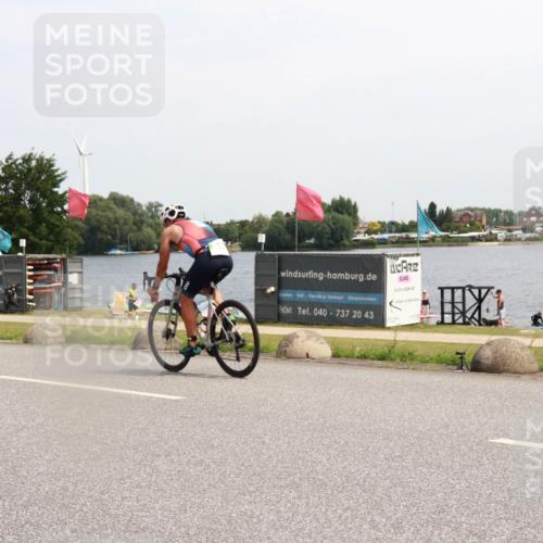 21.06.2025 - 27. Vierlanden-Triathlon H.Heesch http://msf.ph/oto/8003736 15.06.2025 11:51:18 Radfahren 840 meine-sportfotos.de
