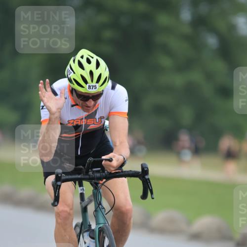 21.06.2025 - 27. Vierlanden-Triathlon H.Heesch http://msf.ph/oto/8003747 15.06.2025 12:48:24 Radfahren 875 meine-sportfotos.de