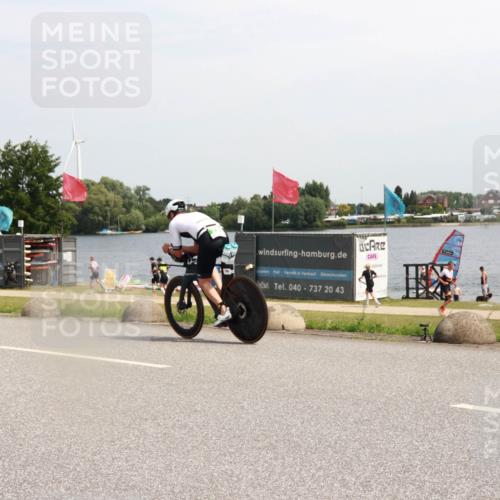 21.06.2025 - 27. Vierlanden-Triathlon H.Heesch http://msf.ph/oto/8003753 15.06.2025 11:51:29 Radfahren 794 meine-sportfotos.de
