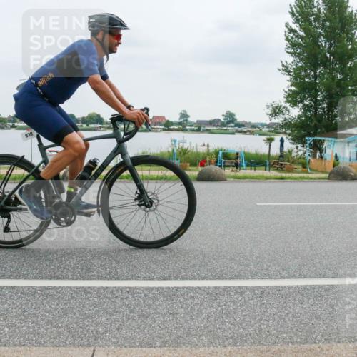 21.06.2025 - 27. Vierlanden-Triathlon H.Heesch http://msf.ph/oto/8003757 15.06.2025 12:53:49 Radfahren 838, 923 meine-sportfotos.de