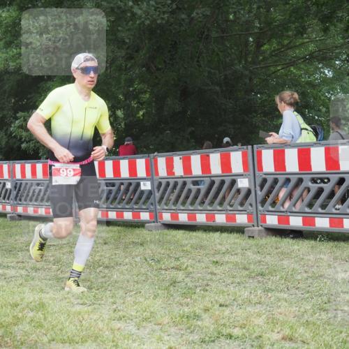 21.06.2025 - 27. Vierlanden-Triathlon KatJ http://msf.ph/oto/8003759 15.06.2025 12:57:20 Ziel 5, 51, 99 meine-sportfotos.de