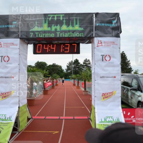 15.06.2025 - 7 Türme Triathlon Michael Strokosch http://msf.ph/oto/8003765 15.06.2025 14:41:37 Ziel 1118 meine-sportfotos.de