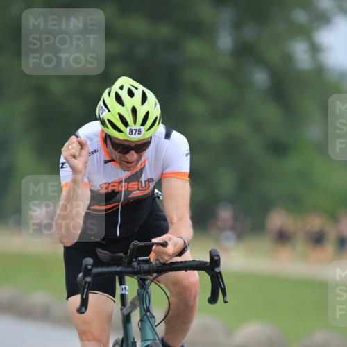 21.06.2025 - 27. Vierlanden-Triathlon H.Heesch http://msf.ph/oto/8003766 15.06.2025 12:48:24 Radfahren 875 meine-sportfotos.de
