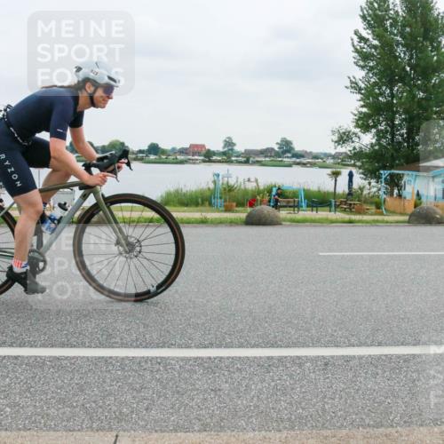 21.06.2025 - 27. Vierlanden-Triathlon H.Heesch http://msf.ph/oto/8003769 15.06.2025 12:53:53 Radfahren 923 meine-sportfotos.de
