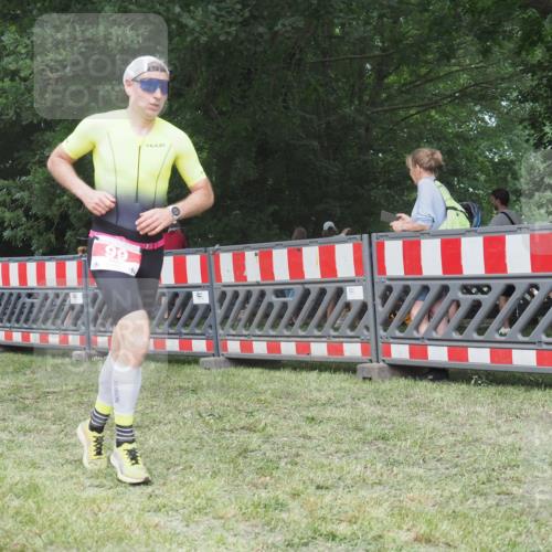 21.06.2025 - 27. Vierlanden-Triathlon KatJ http://msf.ph/oto/8003772 15.06.2025 12:57:21 Ziel 5, 51, 99 meine-sportfotos.de