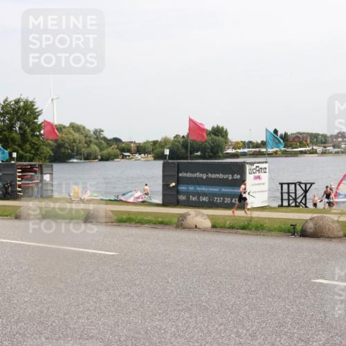 21.06.2025 - 27. Vierlanden-Triathlon H.Heesch http://msf.ph/oto/8003774 15.06.2025 11:51:38 Radfahren 728, 824, 952, 958 meine-sportfotos.de