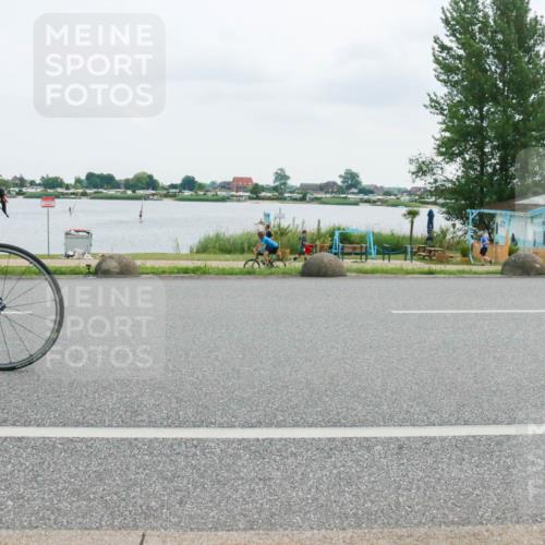 21.06.2025 - 27. Vierlanden-Triathlon H.Heesch http://msf.ph/oto/8003776 15.06.2025 12:54:48 Radfahren 895 meine-sportfotos.de