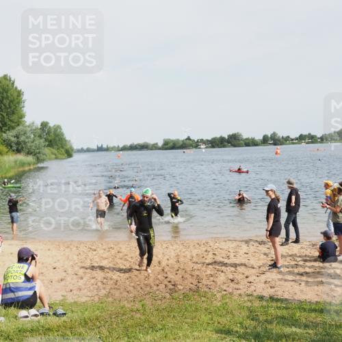 21.06.2025 - 27. Vierlanden-Triathlon MichiJ http://msf.ph/oto/8003779 15.06.2026 10:06:04 Schwimmen 362, 369, 372, 381, 410, 448, 458 meine-sportfotos.de