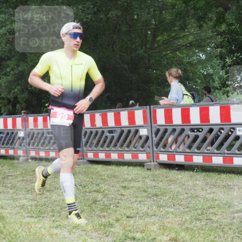 21.06.2025 - 27. Vierlanden-Triathlon KatJ http://msf.ph/oto/8003783 15.06.2025 12:57:21 Ziel 5, 51, 99 meine-sportfotos.de