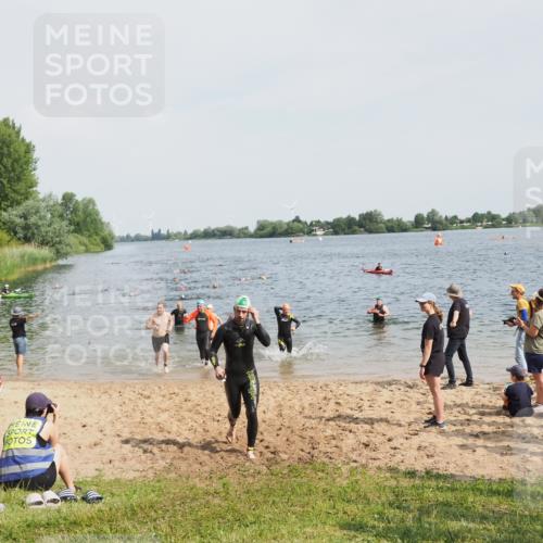 21.06.2025 - 27. Vierlanden-Triathlon MichiJ http://msf.ph/oto/8003786 15.06.2026 10:06:05 Schwimmen 362, 369, 372, 381, 410, 418, 448 meine-sportfotos.de