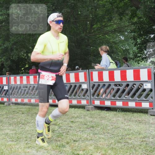 21.06.2025 - 27. Vierlanden-Triathlon KatJ http://msf.ph/oto/8003789 15.06.2025 12:57:21 Ziel 5, 51, 99 meine-sportfotos.de