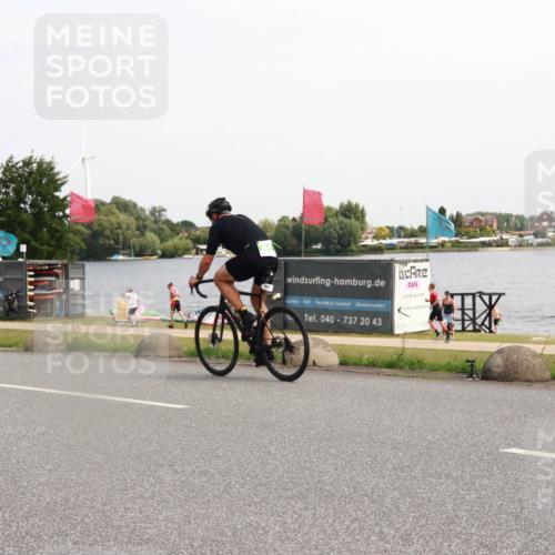 21.06.2025 - 27. Vierlanden-Triathlon H.Heesch http://msf.ph/oto/8003797 15.06.2025 11:51:46 Radfahren 841, 952 meine-sportfotos.de