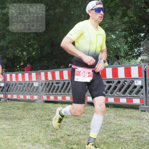 21.06.2025 - 27. Vierlanden-Triathlon KatJ http://msf.ph/oto/8003802 15.06.2025 12:57:21 Ziel 5, 51, 99 meine-sportfotos.de