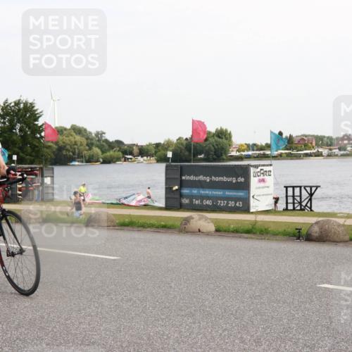 21.06.2025 - 27. Vierlanden-Triathlon H.Heesch http://msf.ph/oto/8003805 15.06.2025 11:51:57 Radfahren 208, 784 meine-sportfotos.de