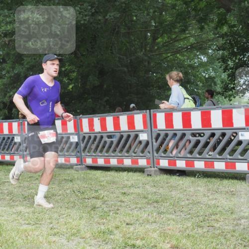 21.06.2025 - 27. Vierlanden-Triathlon KatJ http://msf.ph/oto/8003808 15.06.2025 12:57:21 Ziel 5, 51, 99 meine-sportfotos.de