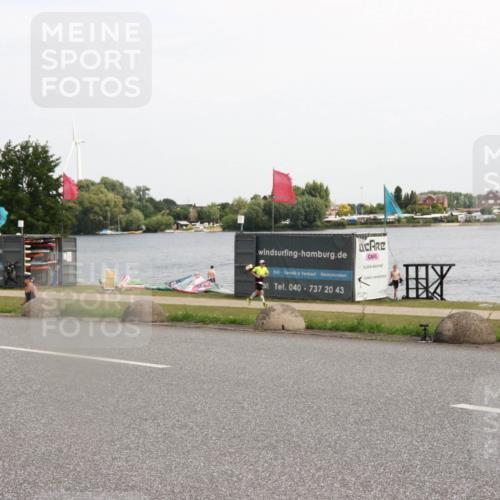 21.06.2025 - 27. Vierlanden-Triathlon H.Heesch http://msf.ph/oto/8003811 15.06.2025 11:51:59 Radfahren 208, 784, 928 meine-sportfotos.de