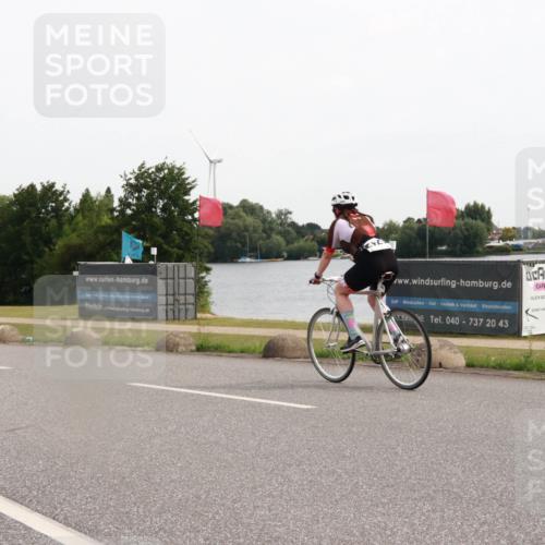 15.06.2025 - 27. Vierlanden-Triathlon H.Heesch http://msf.ph/oto/8003814 15.06.2025 10:31:01 Radfahren 51, 207, 572 meine-sportfotos.de
