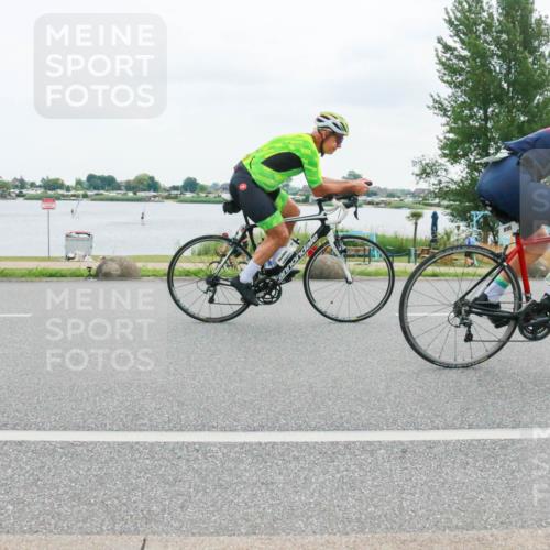 21.06.2025 - 27. Vierlanden-Triathlon H.Heesch http://msf.ph/oto/8003818 15.06.2025 12:54:49 Radfahren 895 meine-sportfotos.de