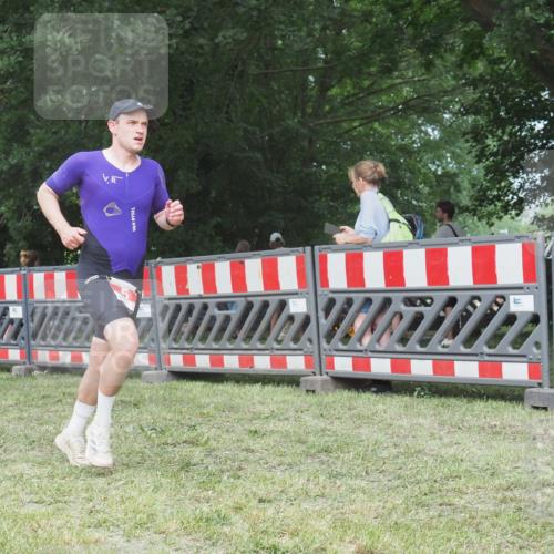 21.06.2025 - 27. Vierlanden-Triathlon KatJ http://msf.ph/oto/8003822 15.06.2025 12:57:22 Ziel 5, 51, 99 meine-sportfotos.de