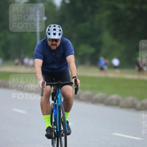 21.06.2025 - 27. Vierlanden-Triathlon H.Heesch http://msf.ph/oto/8003841 15.06.2025 12:49:03 Radfahren 826 meine-sportfotos.de