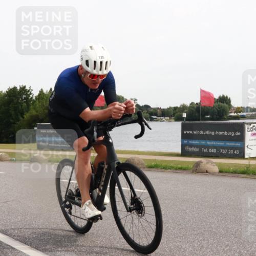 15.06.2025 - 27. Vierlanden-Triathlon H.Heesch http://msf.ph/oto/8003846 15.06.2025 10:31:05 Radfahren 11, 111, 135, 207, 303, 356, 474 meine-sportfotos.de