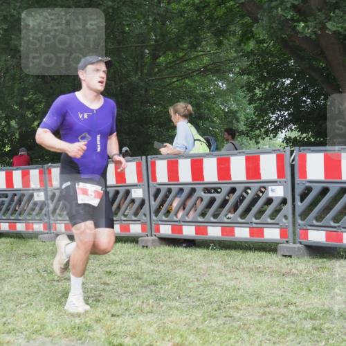 21.06.2025 - 27. Vierlanden-Triathlon KatJ http://msf.ph/oto/8003847 15.06.2025 12:57:22 Ziel 5, 51, 99 meine-sportfotos.de