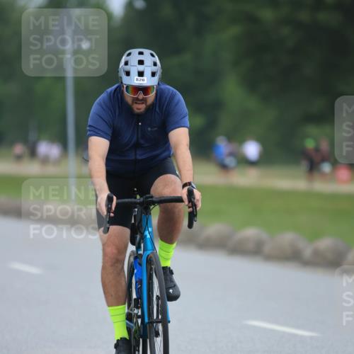 21.06.2025 - 27. Vierlanden-Triathlon H.Heesch http://msf.ph/oto/8003849 15.06.2025 12:49:03 Radfahren 826 meine-sportfotos.de