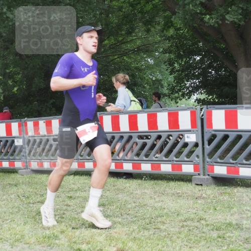 21.06.2025 - 27. Vierlanden-Triathlon KatJ http://msf.ph/oto/8003851 15.06.2025 12:57:22 Ziel 5, 51, 99 meine-sportfotos.de