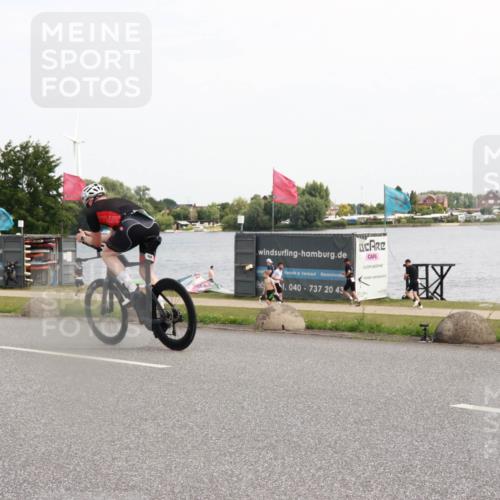 21.06.2025 - 27. Vierlanden-Triathlon H.Heesch http://msf.ph/oto/8003858 15.06.2025 11:52:07 Radfahren 645, 928 meine-sportfotos.de