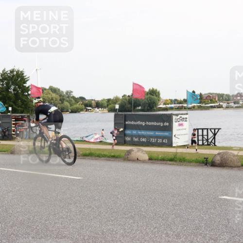 21.06.2025 - 27. Vierlanden-Triathlon H.Heesch http://msf.ph/oto/8003866 15.06.2025 11:52:13 Radfahren 658, 803 meine-sportfotos.de