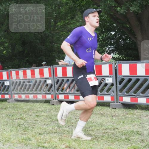 21.06.2025 - 27. Vierlanden-Triathlon KatJ http://msf.ph/oto/8003869 15.06.2025 12:57:22 Ziel 5, 51, 99 meine-sportfotos.de