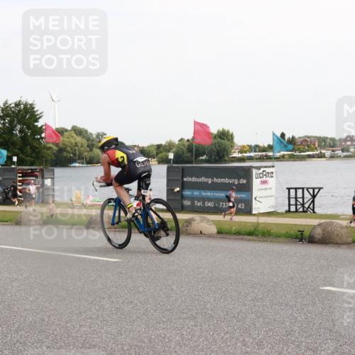 21.06.2025 - 27. Vierlanden-Triathlon H.Heesch http://msf.ph/oto/8003873 15.06.2025 11:52:14 Radfahren 658, 803, 871 meine-sportfotos.de