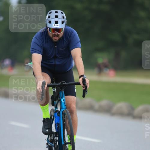 21.06.2025 - 27. Vierlanden-Triathlon H.Heesch http://msf.ph/oto/8003878 15.06.2025 12:49:04 Radfahren 826 meine-sportfotos.de