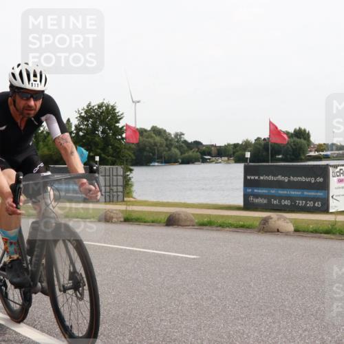 15.06.2025 - 27. Vierlanden-Triathlon H.Heesch http://msf.ph/oto/8003883 15.06.2025 10:31:08 Radfahren 11, 111, 135, 303, 356, 474 meine-sportfotos.de