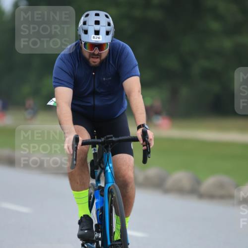 21.06.2025 - 27. Vierlanden-Triathlon H.Heesch http://msf.ph/oto/8003892 15.06.2025 12:49:04 Radfahren 826 meine-sportfotos.de
