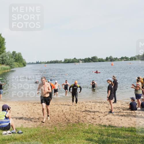 21.06.2025 - 27. Vierlanden-Triathlon MichiJ http://msf.ph/oto/8003894 15.06.2026 10:06:08 Schwimmen 362, 369, 370, 381, 418, 448, 455 meine-sportfotos.de