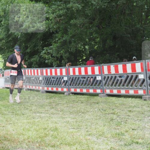 21.06.2025 - 27. Vierlanden-Triathlon KatJ http://msf.ph/oto/8003897 15.06.2025 12:57:24 Ziel 5, 51 meine-sportfotos.de