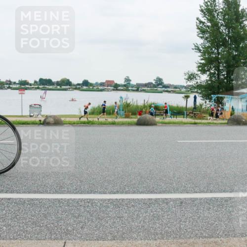 21.06.2025 - 27. Vierlanden-Triathlon H.Heesch http://msf.ph/oto/8003907 15.06.2025 12:56:58 Radfahren 806 meine-sportfotos.de