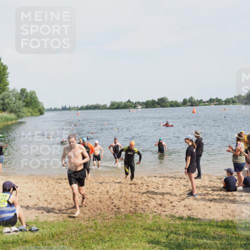 21.06.2025 - 27. Vierlanden-Triathlon MichiJ http://msf.ph/oto/8003912 15.06.2026 10:06:08 Schwimmen 362, 369, 370, 381, 418, 448, 455 meine-sportfotos.de