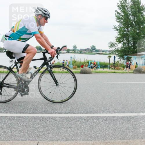 21.06.2025 - 27. Vierlanden-Triathlon H.Heesch http://msf.ph/oto/8003915 15.06.2025 12:56:58 Radfahren 806 meine-sportfotos.de