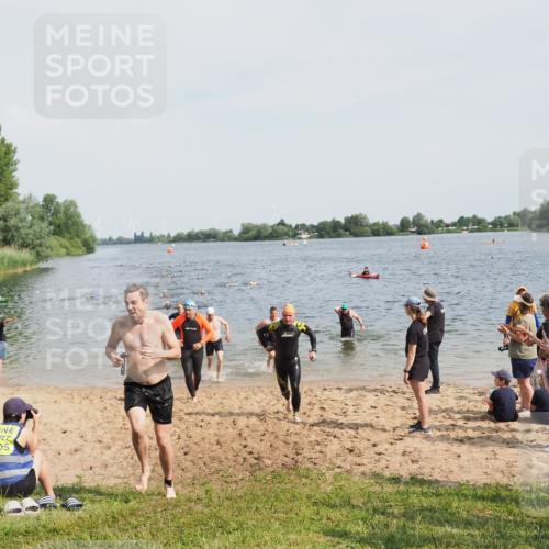 21.06.2025 - 27. Vierlanden-Triathlon MichiJ http://msf.ph/oto/8003918 15.06.2026 10:06:09 Schwimmen 362, 369, 370, 381, 418, 448, 455 meine-sportfotos.de