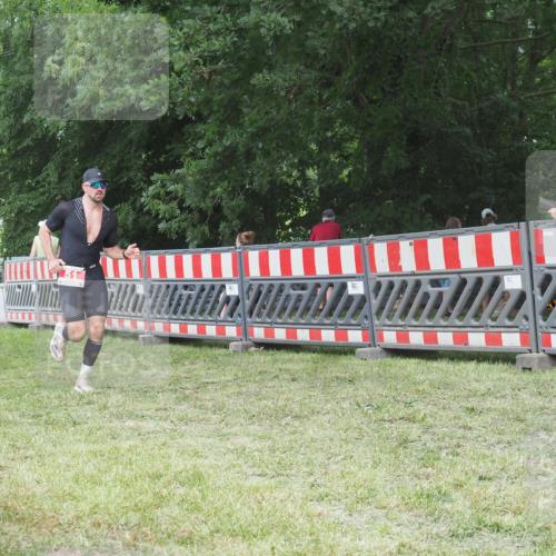 21.06.2025 - 27. Vierlanden-Triathlon KatJ http://msf.ph/oto/8003924 15.06.2025 12:57:24 Ziel 5, 51 meine-sportfotos.de