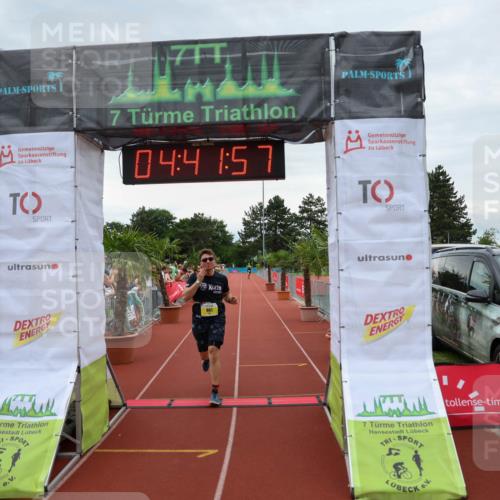 15.06.2025 - 7 Türme Triathlon Michael Strokosch http://msf.ph/oto/8003931 15.06.2025 14:41:57 Ziel 961 meine-sportfotos.de