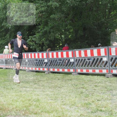 21.06.2025 - 27. Vierlanden-Triathlon KatJ http://msf.ph/oto/8003934 15.06.2025 12:57:24 Ziel 5, 51 meine-sportfotos.de