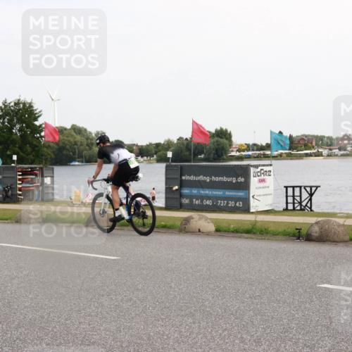 21.06.2025 - 27. Vierlanden-Triathlon H.Heesch http://msf.ph/oto/8003935 15.06.2025 11:52:36 Radfahren 856 meine-sportfotos.de