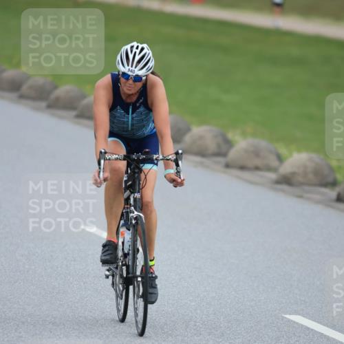 21.06.2025 - 27. Vierlanden-Triathlon H.Heesch http://msf.ph/oto/8003937 15.06.2025 12:49:27 Radfahren 940, 976 meine-sportfotos.de
