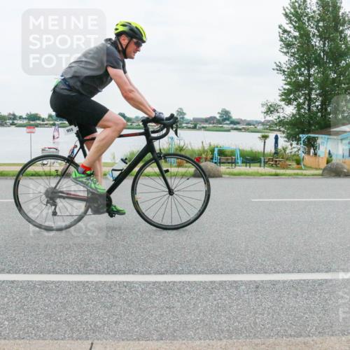 21.06.2025 - 27. Vierlanden-Triathlon H.Heesch http://msf.ph/oto/8003938 15.06.2025 12:57:09 Radfahren 955 meine-sportfotos.de