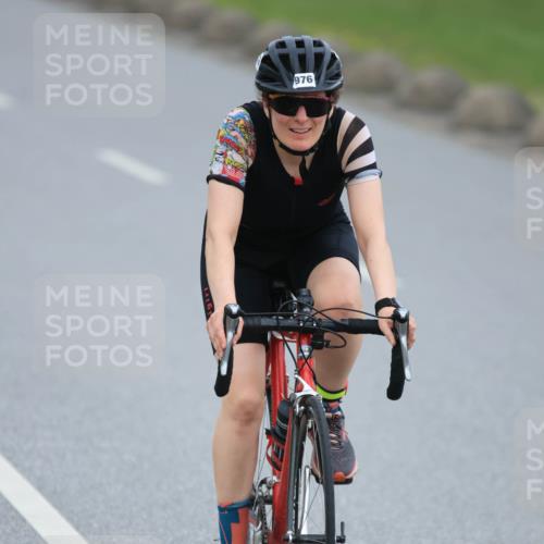 21.06.2025 - 27. Vierlanden-Triathlon H.Heesch http://msf.ph/oto/8003951 15.06.2025 12:49:28 Radfahren 940, 976 meine-sportfotos.de