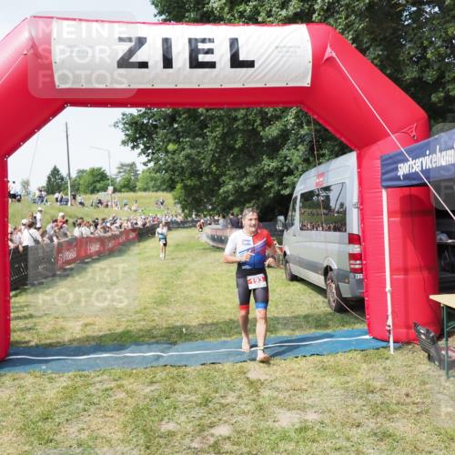 21.06.2025 - 27. Vierlanden-Triathlon MichiJ http://msf.ph/oto/8003953 15.06.2026 11:28:05 Ziel 193, 585, 590 meine-sportfotos.de