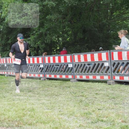 21.06.2025 - 27. Vierlanden-Triathlon KatJ http://msf.ph/oto/8003955 15.06.2025 12:57:24 Ziel 5, 51 meine-sportfotos.de